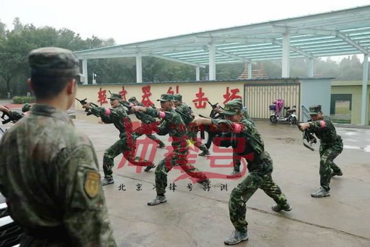 北京军训：环境不能改变，适者才能生存